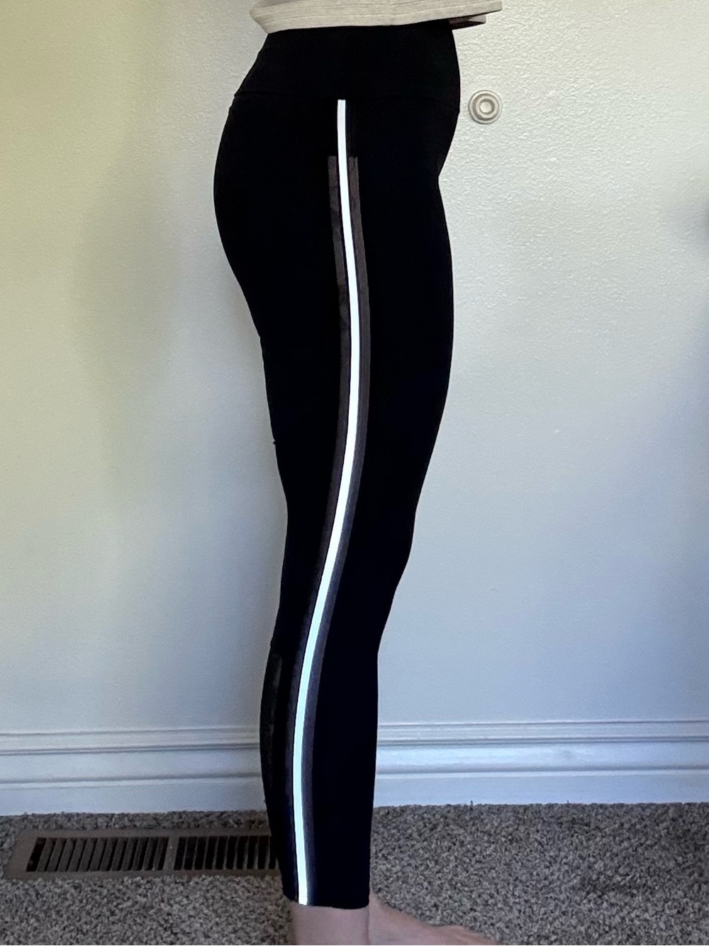 Onzie Black High-Waist Leggings w/ Reflective Side Stripe & mesh calf panels S/M